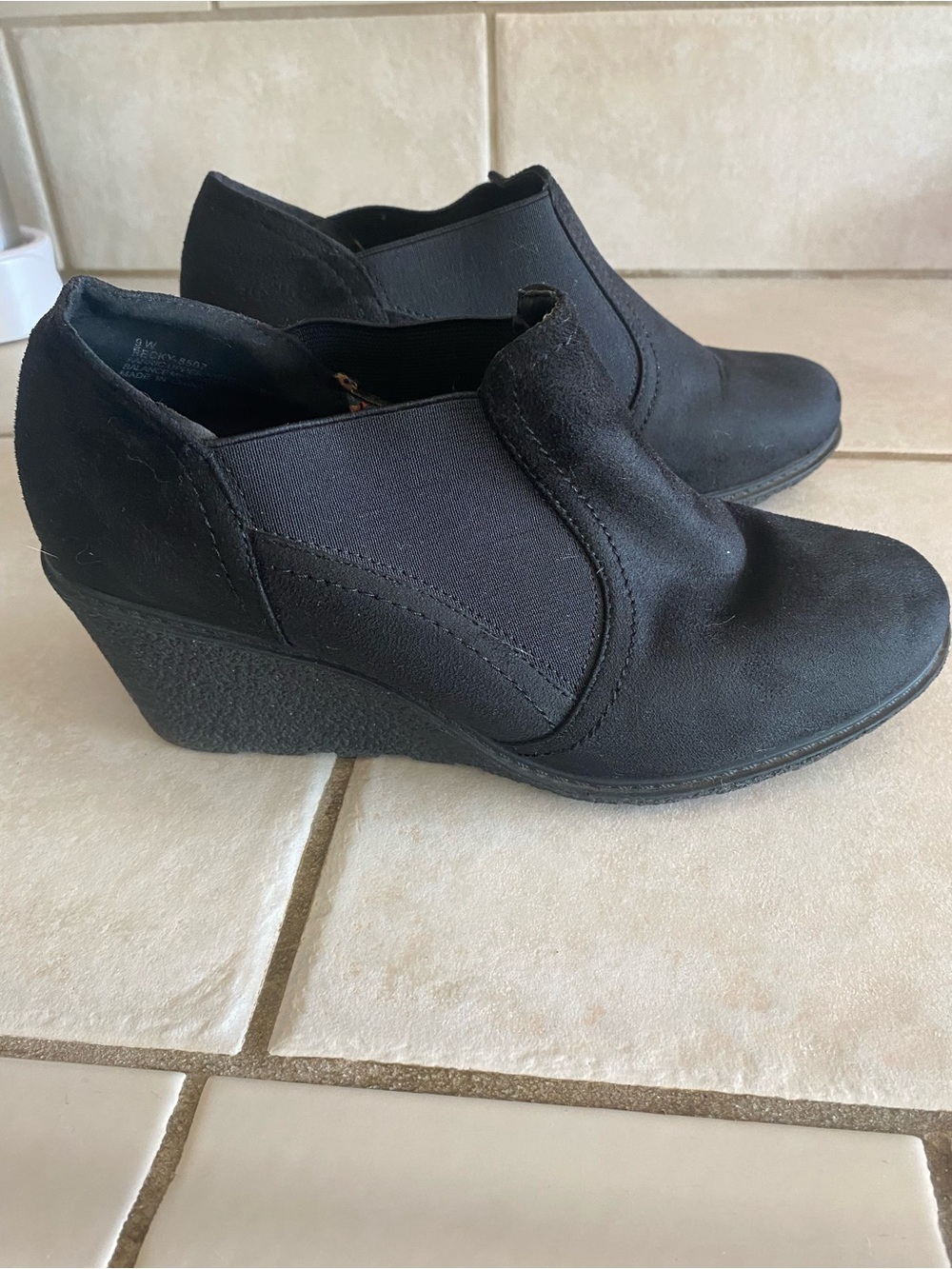 Avenue Black Wedge Ankle Shoes - Picture 3 of 6